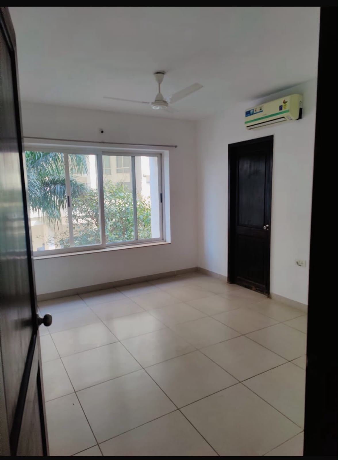 Apartment for Rent 3 BHK semi furnished - Image 1