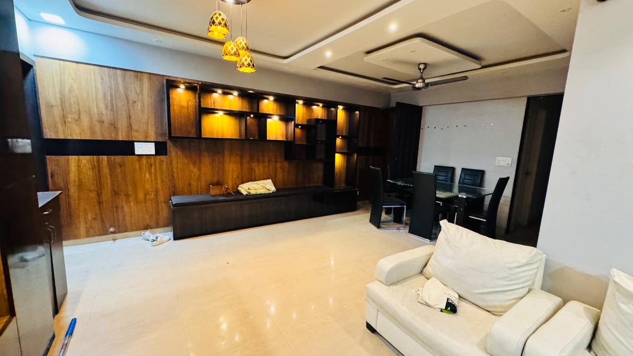 🚨 PREMIUM SEMI-FURNISHED 3 BHK AVAILABLE FOR SALE! 🚨 🏠 Spacious | Corner Flat | 2 Parkings | Vastu Compliant | Premium Location 📍 Konark Meadows, Baif Road, Wagholi, Pune - Image 1